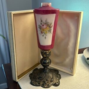 Beautiful vintage antique French signed Pairpoint porcelain oil lamp!